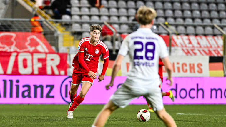 Raphael Pavlic mit dem Ball am Fuß.