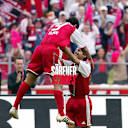 Höhenflüge: Giovane Élber und Mehmet Scholl sorgten für Tore – und Spaß.