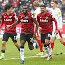 Noel Aseko Nkili jubelt im Trikot von Hannover 96.