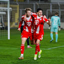 Anton Heinz und Deniz Ofli beim gemeinsamen Jubel.