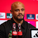 Vincent Kompany auf der Pressekonferenz des FC Bayern nach dem Heimsieg gegen Union Berlin