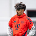 Maycon Cardozo im orangenen FC Bayern-Dress.