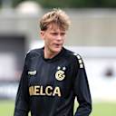 Jonathan Asp-Jensen blickt nach rechts.