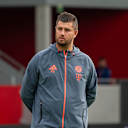 Peter Gaydarov schaut nach links.