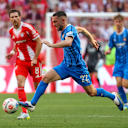 Ibrahimovic dribbelt mit dem Ball.