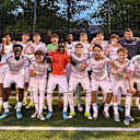 Die FC Bayern U15 jubelt.