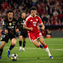 Aleksandar Pavlovic im Zweikampf mit Zaire-Emery im Halbfinalrückspiel des FC Bayern gegen PSG