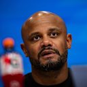 Vincent Kompany auf der Pressekonferenz nach dem Halbfinale gegen PSG