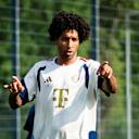 Dante deutet mit seinen Fingern.