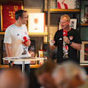 Andreas Kummer, Fabian Raabe und Prof. Dr. Dieter Mayer moderieren das FC Bayern Mitgliederquiz im Clubheim