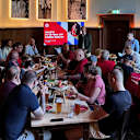 Teilnehmer an der Sommersitzung des Arbeitskreis Fandialog des FC Bayern