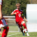 Kuba Horoszczak für die U19 am Ball.