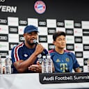 Dieter Nickles, Vincent Kompany und Minjae Kim auf der Pressekonferenz des FC Bayern vor dem Audi Football Summit bei Jeju SK
