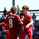 Die FC Bayern U19 jubelt.