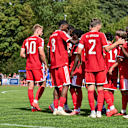 Die Amateure feiern den 1:0 Treffer von Bastian Assomo.