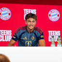 Tom Bischof spricht auf einer Pressekonferenz