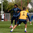 Noah Codjo-Evora geht im Training ins Dribbling.