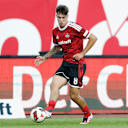 Javier Fernandez spielt einen Pass.