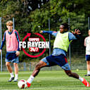 Aviel Hentcho Nseke grätscht nach dem Ball.