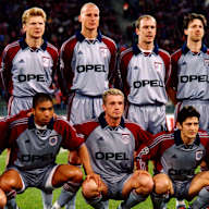 h.R.v.l. Markus Babbel, Stefan Effenberg, Carsten Jancker, Mario Basler, Thomas Linke, Lothar Matthäus; v.R.v.l.: Jens Jeremies, Giovane Elber, Thomas Strunz, Bixente Lizarazu, Oliver Kahn