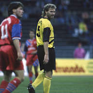 John Doyle (Leipzig), rechts, vor Lothar Matthäus (Bayern)