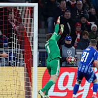 Der Ball schlägt hinter Manuel Neuer im Netz ein zum 3:1-Endstand zwischen dem FC Bayern und Bratislava.