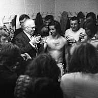 1973: Matchday 30 – Bayern dominated the Bundesliga in 1972/73 and wrapped up the title with four games to spare thanks to a 6-0 thrashing of Kaiserslautern. Gerd Müller scored five of the goals and got to toast victory in the changing room with president Wilhelm Neudecker.