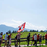 Der Aufstiegsmarsch des FC Bayern am Tegernsee