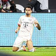 Luis Díaz bejubelt seinen Treffer zur 1:0-Führung während des Gastspiels des FC Bayern bei Eintracht Frankfurt