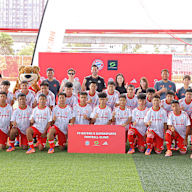 Junge Fußballspieler beim Launch-Event mit CRC Sports als neuer Merchandising- und Vertriebspartner des FC Bayern in Thailand.