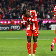 Nicolas Jackson jubelt nach dem 5:2 im Bundesliga-Spiel des FC Bayern gegen den SC Freiburg.