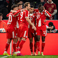 Der FC Bayern bejubelt das Tor von Luis Diaz zum 2:1 im Bundesliga-Heimspiel des FC Bayern gegen den FC St. Pauli.