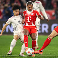 Serge Gnabry und Leon Goretzka im Zweikampf während des Bundesliga-Heimspiels des FC Bayern gegen den 1. FSV Mainz 05