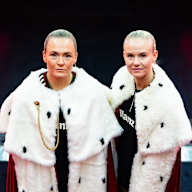 Pernille Harder und Magdalena Eriksson bei der Vertragsverlängerung in der Allianz Arena.