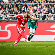 Harry Kane erzielt das 1:0 per Elfmeter im Bundesliga-Spiel des FC Bayern in Bremen