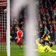 Nicolas Jackson erzielt das Tor zum 4:0 im Bundesliga-Spiel des FC Bayern gegen Borussia Mönchengladbach.