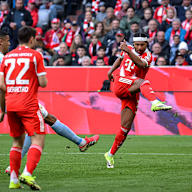 Serge Gnabry trifft zum 4:0 während des Heimspiels des FC Bayern in der Bundesliga gegen den 1. FC Union Berlin