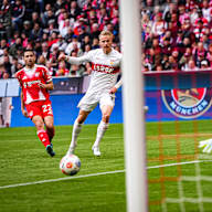 Chris Führich trifft zum 0:1 während des Bundesliga-Heimspiels des FC Bayern gegen den VfB Stuttgart