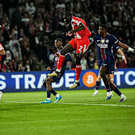Dayot Upamecano köpft zum 5:3 ein während des Halbfinal-Hinspiels des FC Bayern in der Champions League bei Paris Saint-Germain