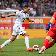 Arijon Ibrahimovic dribbelt im Testspiel gegen Heiedenheim
