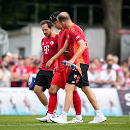Spielszene aus dem Freundschaftsspiel 1. FC Düren vs. FC Bayern
