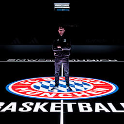 Niels Giffey verlängert seinen Vertrag beim FC Bayern Basketball bis 2027.