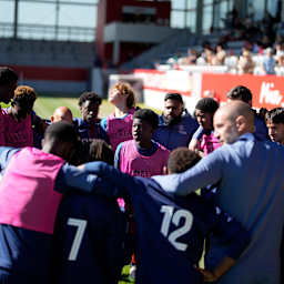 Die Mannschaft von PSG beim U15 Elite Cup am FC Bayern Campus.