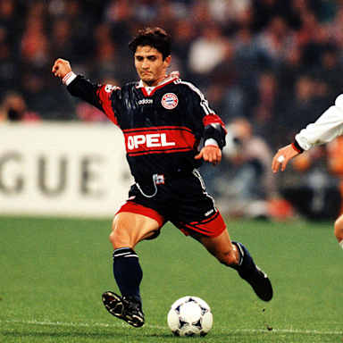 Immer einen Schritt schneller: Bixente Lizarazu im Duell mit David Beckham beim 2:2 gegen Manchester Utd. in der Champions League Ende September 1998.