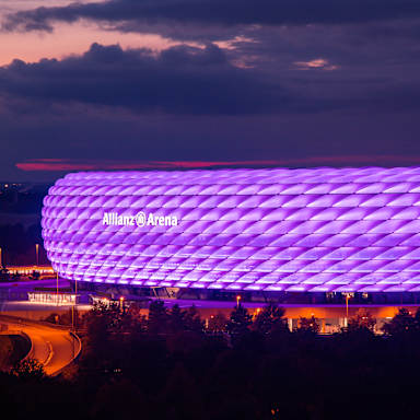02_Allianz-Arena_Lila_201203_DUC