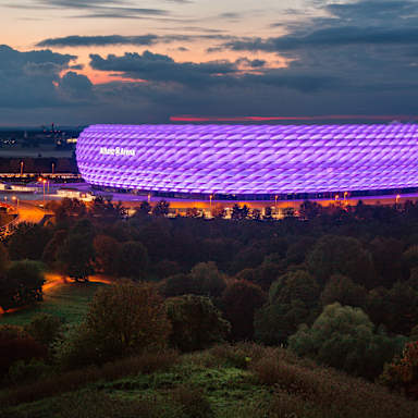 01_Allianz-Arena_Lila_201203_DUC