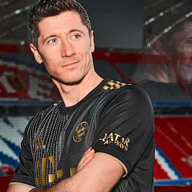 02_Bayern_AWAY_2021-2022_Lewandowski