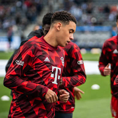 01-hertha-fcbayern-221105-mel