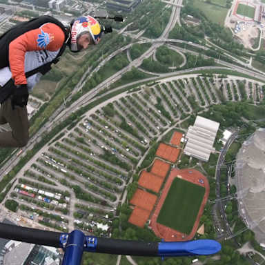 20230526_SAP_Garden_Richtfest_Skydive_05_Credit_Red_Bull