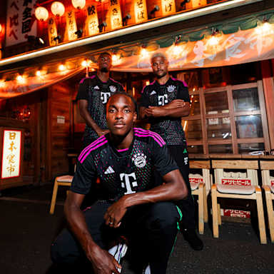 01-fc-bayern-away-trikot-23-24